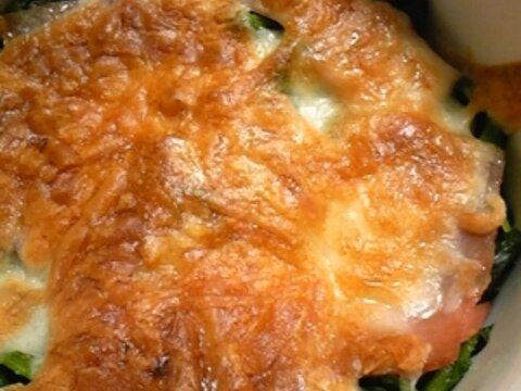 ほうれん草とベーコンのチーズ焼き